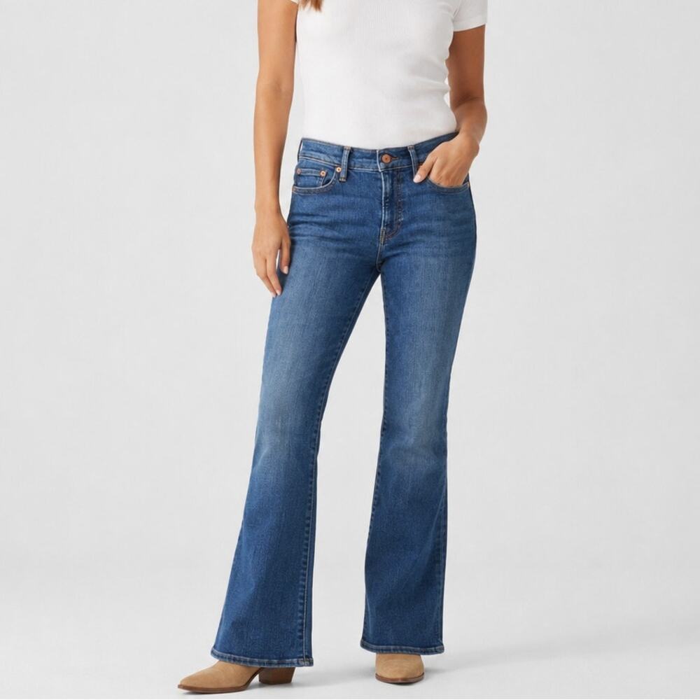 Lucky Brand Sweet Mid Rise Flare Jeans Size 4/27 Medium Wash Stretch Denim